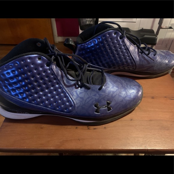 Under Armour Athletic Shoes - Picture 2 of 6
